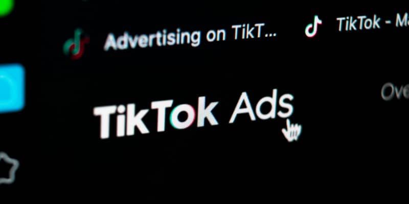 O logo do TikTok Ads aparece em destaque na header do aplicativo.