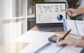 marketing digital empresa computador com graficos