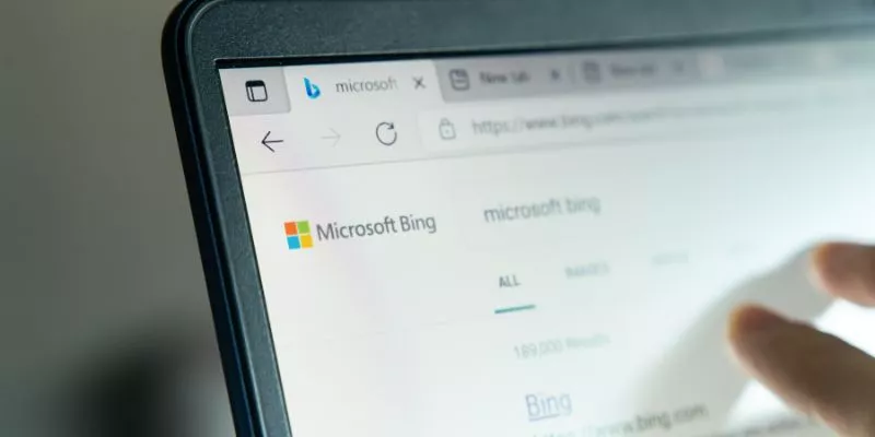 Página Inicial do Microsoft Bing A imagem é uma foto de um monitor com a página inicial do Microsoft Bing