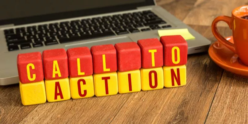 Bloquinhos de madeira vermelhos e amarelos formando a palavra-chave Call to Action