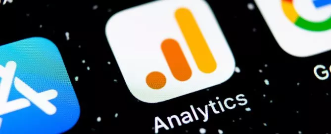 Ícone do aplicativo do Google Analytics 4 em um smartphone