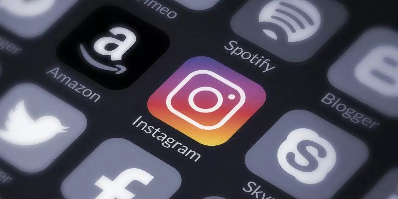 Aplicativo do Instagram destacado em meio a outros apps de redes sociais e compras, como Facebook e Amazon.