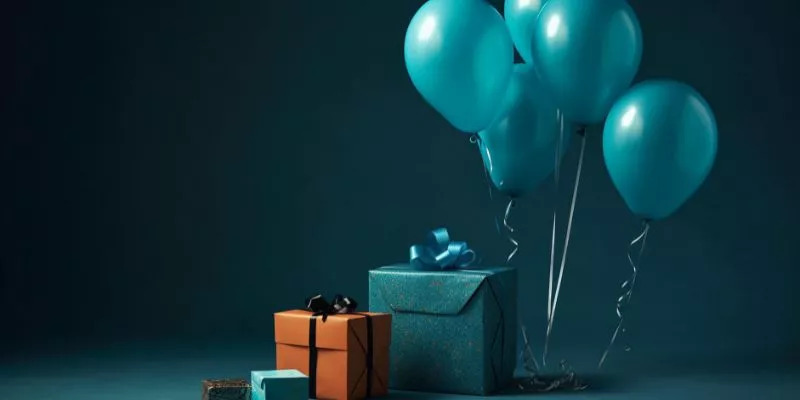 Pacotes de presentes e balões azuis amarrados a um dos pacotes, representando presentes de dia dos pais