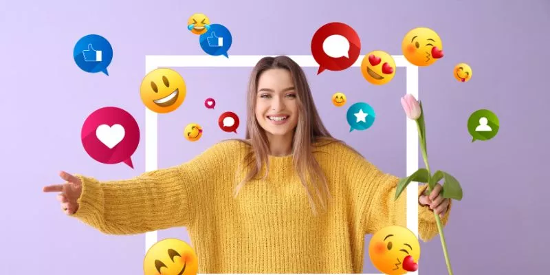 Imagem mostra uma mulher sorrindo, ela está dentro de uma moldura que se parece com um post do Instagram. Fora da moldura estão diversos emojis.