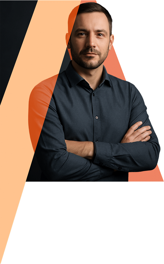 Homem de preto sorrindo